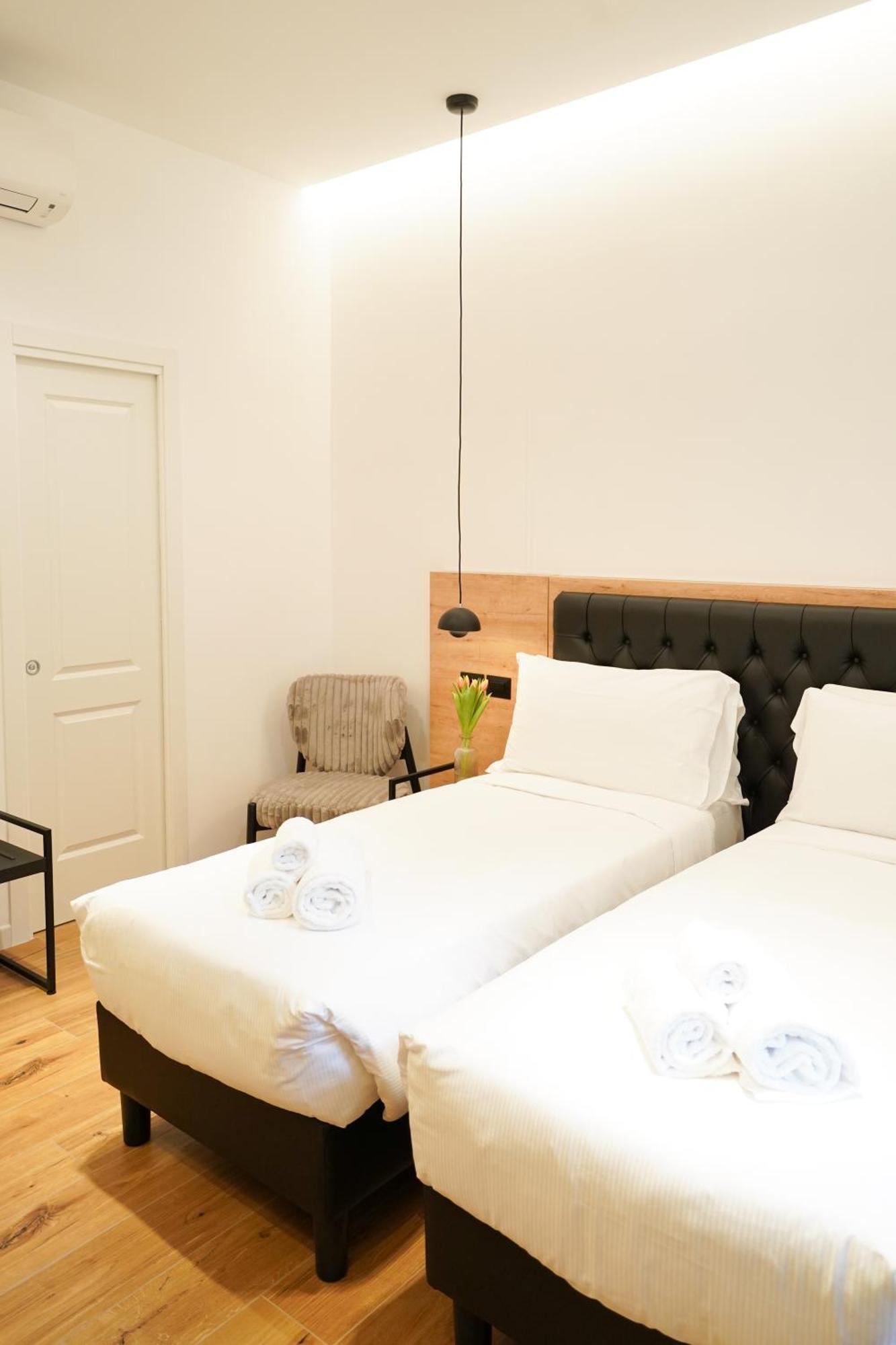 No Man'S Land Guesthouse โรม ภายนอก รูปภาพ